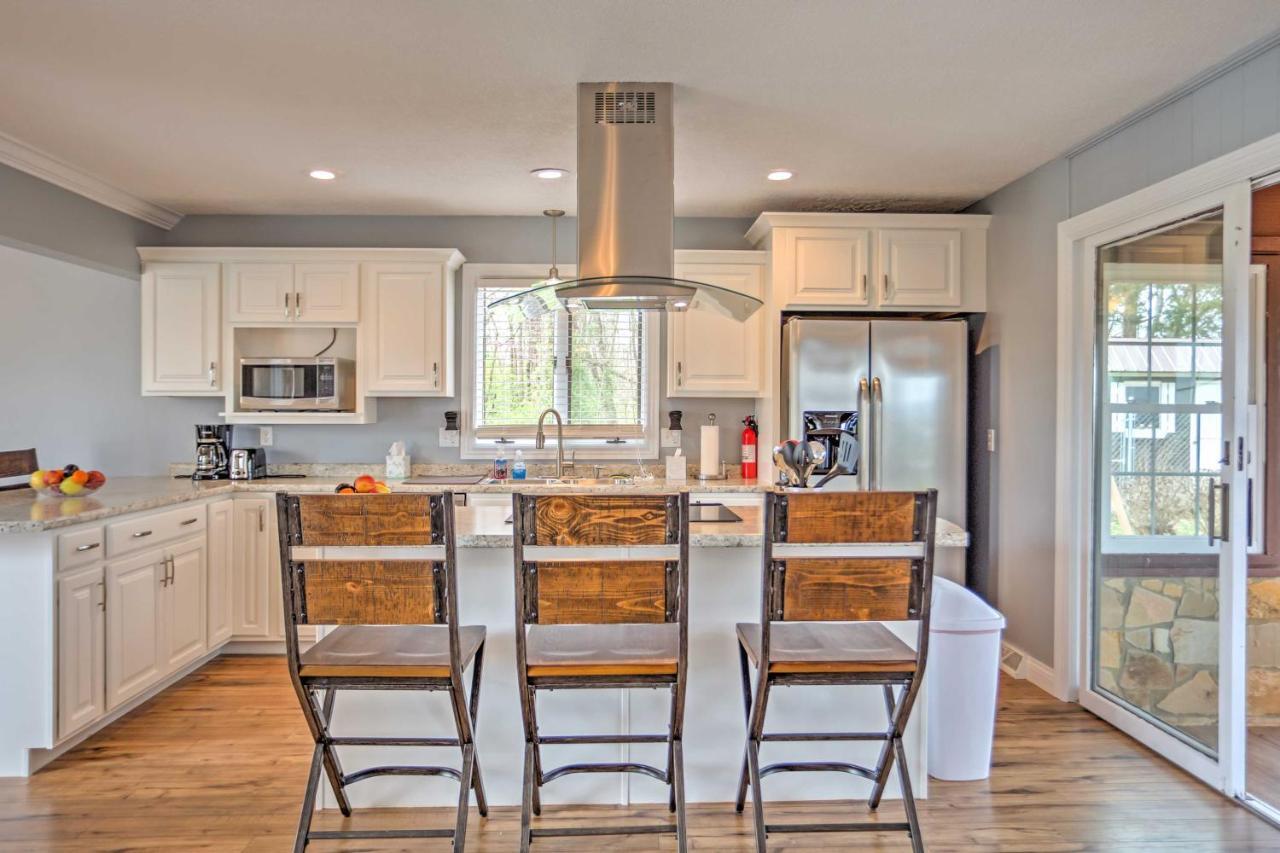 Monticello Home With Multi-Level Deck On 2 Acres! Buitenkant foto